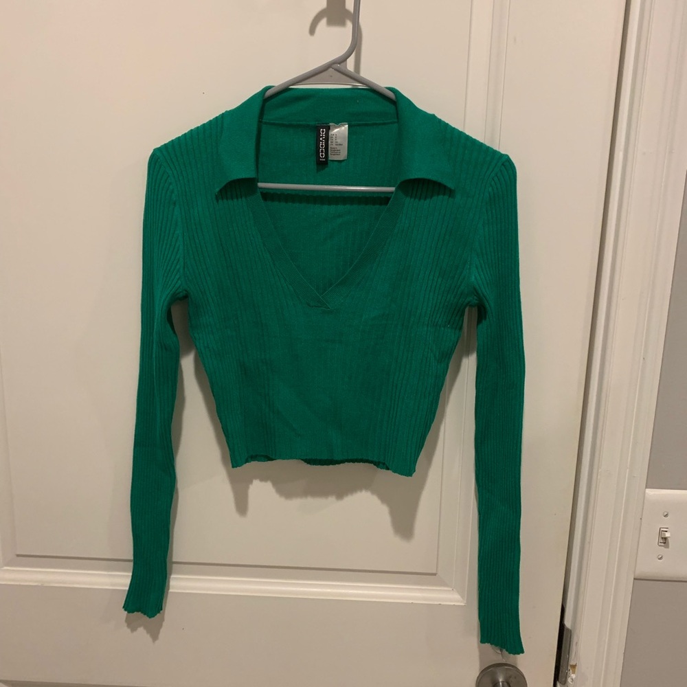Cropped green shirt